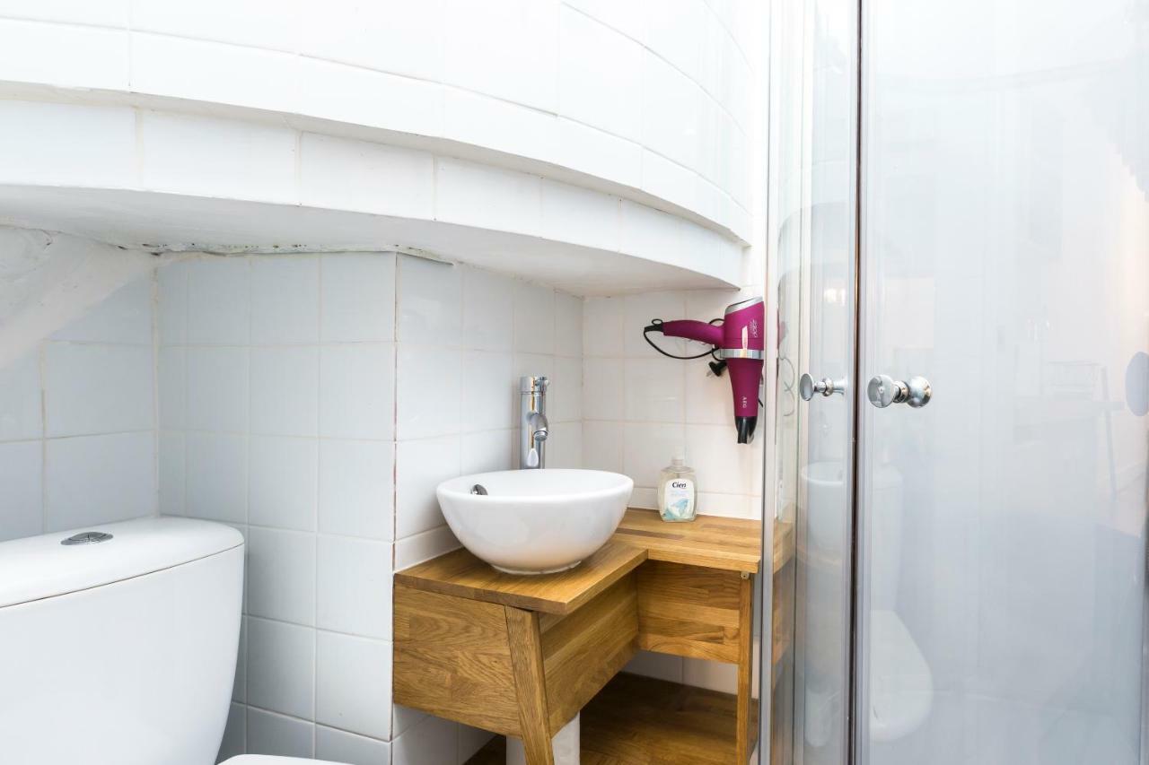 شقة باريس  في Charming 20M² Near Le Marais المظهر الخارجي الصورة