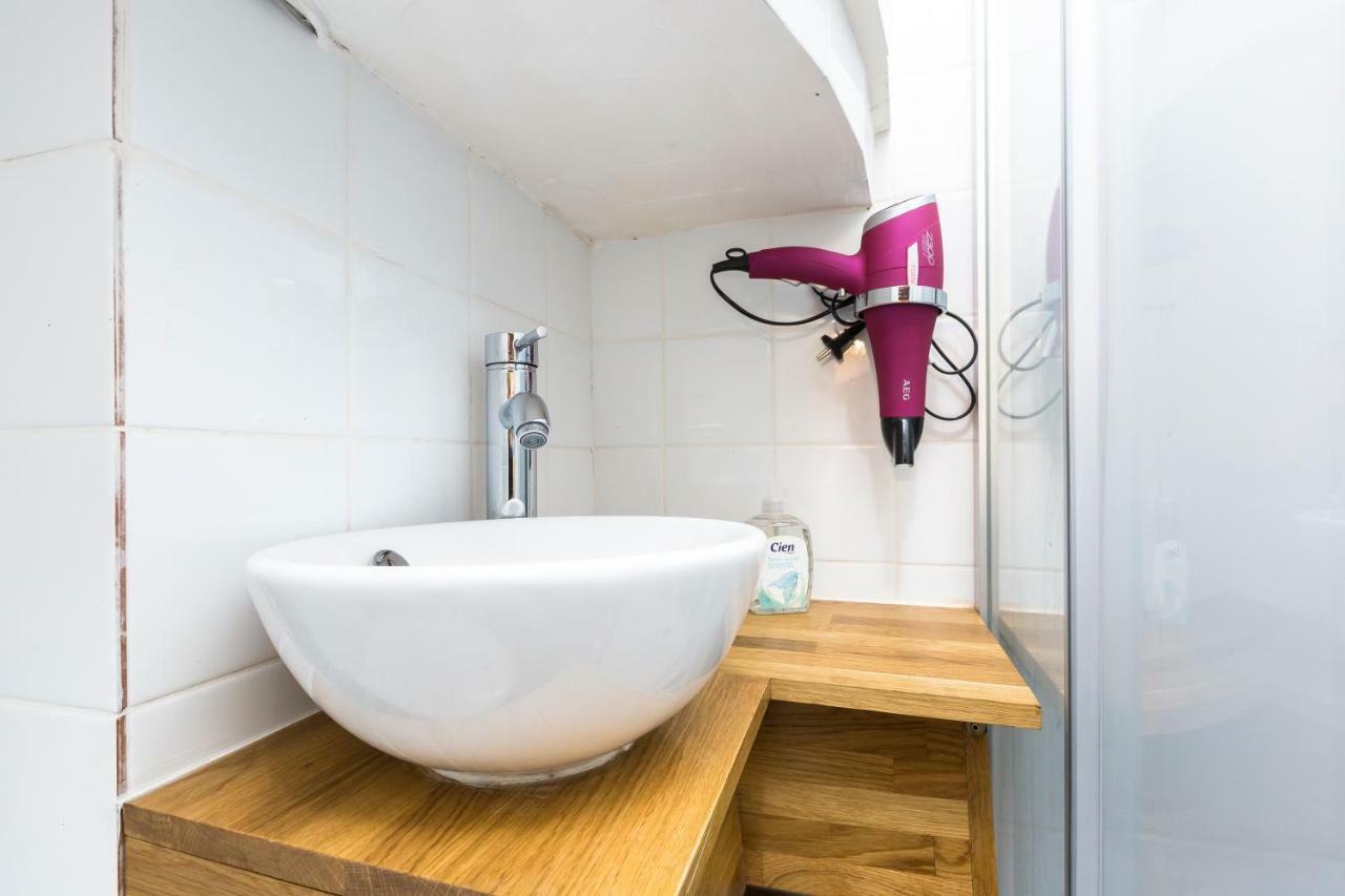 شقة باريس  في Charming 20M² Near Le Marais المظهر الخارجي الصورة